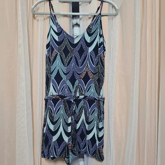 Chelsea28 Colorful Geometric Print Romper w/ Pockets, Vented/Wrap Back, EUC! - Picture 3 of 14